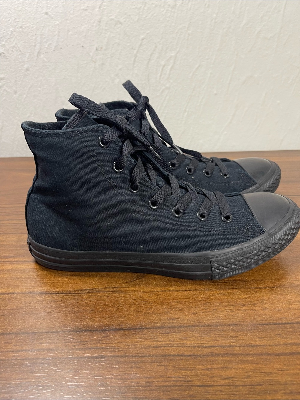 Converse Chuck Taylors All Star High Top Black Shoes Women’s 3 US | 270